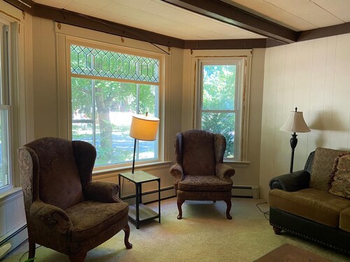 AMAZING 5-BEDROOM-HOST UP TO 10 PEOPLE