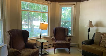 AMAZING 5-BEDROOM-HOST UP TO 10 PEOPLE