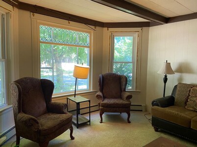 AMAZING 5-BEDROOM-HOST UP TO 10 PEOPLE