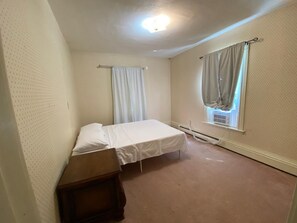 5 slaapkamers, een strijkplank/strijkijzer, wifi, beddengoed