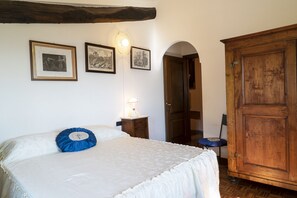 Free cribs/infant beds, free WiFi, bed sheets - Country Historical House Lucca (San Gennaro)