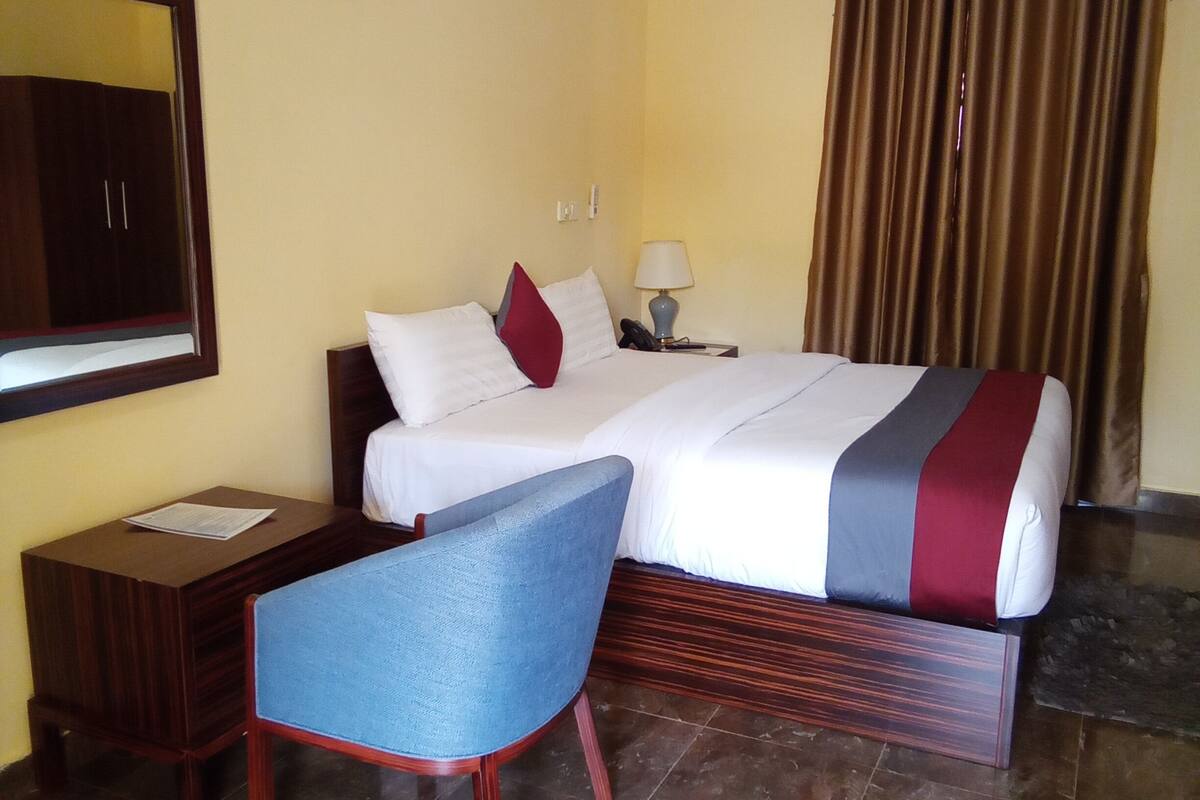 Standard Double Room | In-room safe, desk, laptop workspace, iron/ironing board