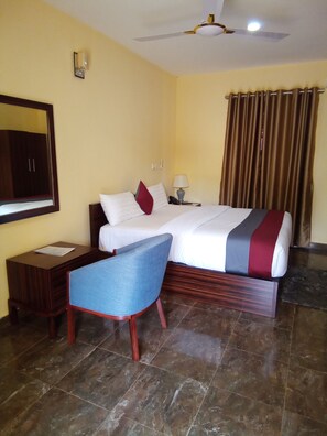 객실 내 금고, 책상, 노트북 작업 공간, 다리미/다리미판