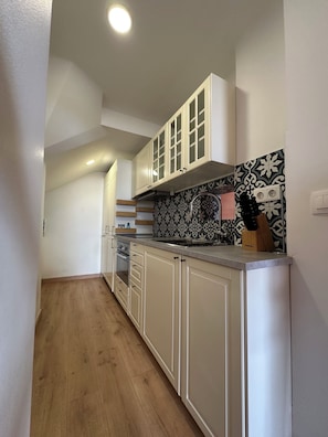 Four, plaque de cuisson, serviettes en papier