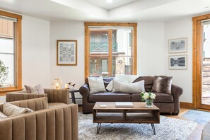 Smart-TV, Kamin, DVD-Player, Stereoanlage