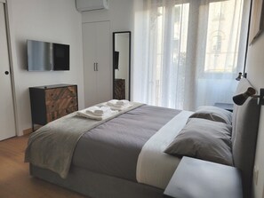 3 habitaciones, tabla de planchar con plancha, internet y ropa de cama 