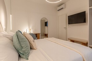 2 bedrooms, in-room safe, iron/ironing board, free WiFi