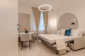 2 chambres, coffre-fort, fer et planche à repasser
