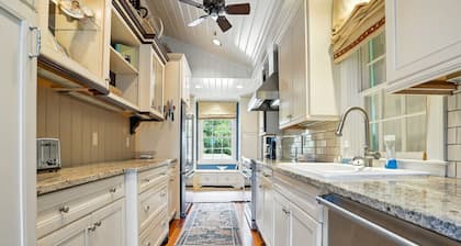 Historic Marshfront St Simons Estate • Heated Pool • Private Dock