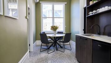 Apartment, 2 Schlafzimmer | Eigene Küche | Hochstuhl