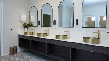 Free toiletries, towels, shampoo