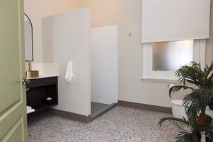 2 bed self-contained apartment | Free WiFi