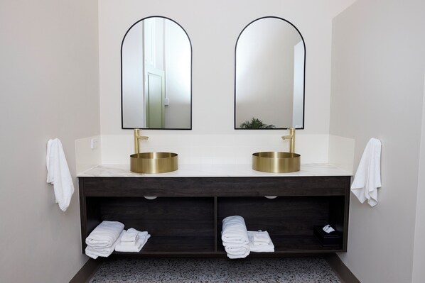 Appartement, 2 slaapkamers | Badkamer | Gratis toiletartikelen, handdoeken, shampoo