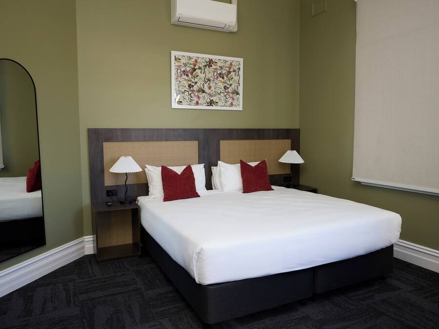 2 bed self-contained apartment | Free WiFi