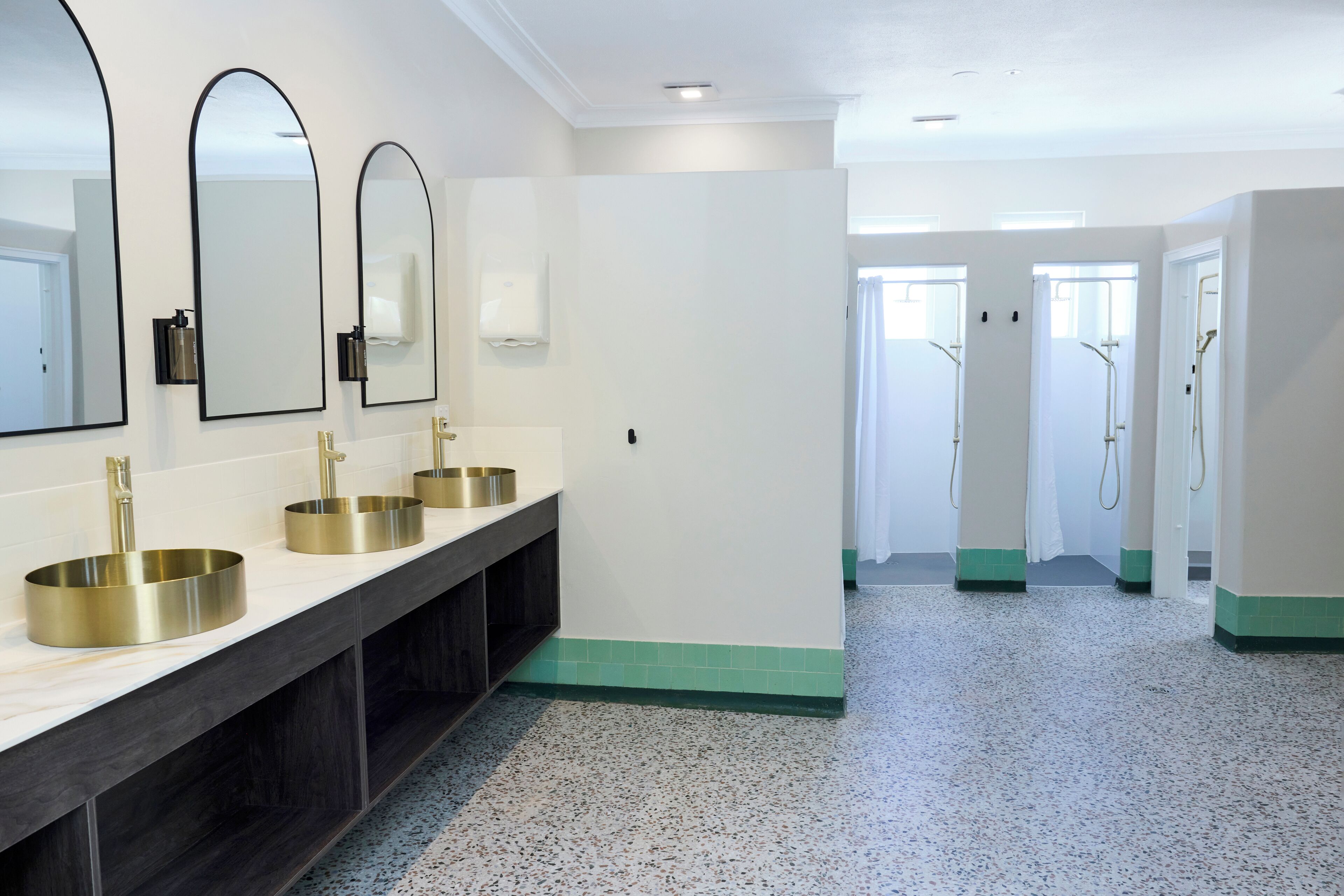 King Single Shared Bathroom | Bathroom