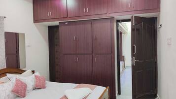 Individually furnished, desk, laptop workspace, free WiFi