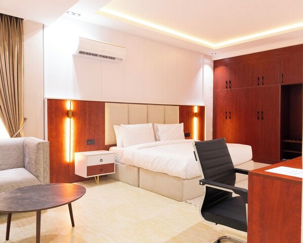 Classic Studio, City View | Desk, laptop workspace, free WiFi