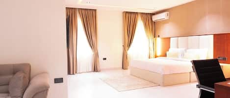 Suite monolocale Comfort | Una scrivania, postazione laptop, Wi-Fi gratuito