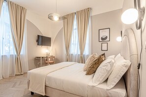 2 chambres, coffre-fort, fer et planche à repasser
