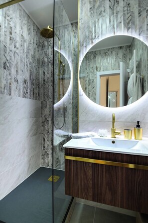 Dusche, Haartrockner, Seife