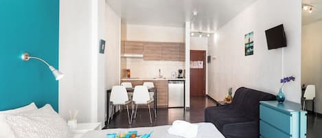 Iron/ironing board, free WiFi