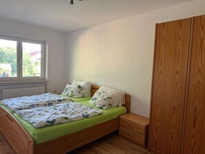 3 makuuhuonetta, silitysrauta/-lauta, Wi-Fi, vuodevaatteet