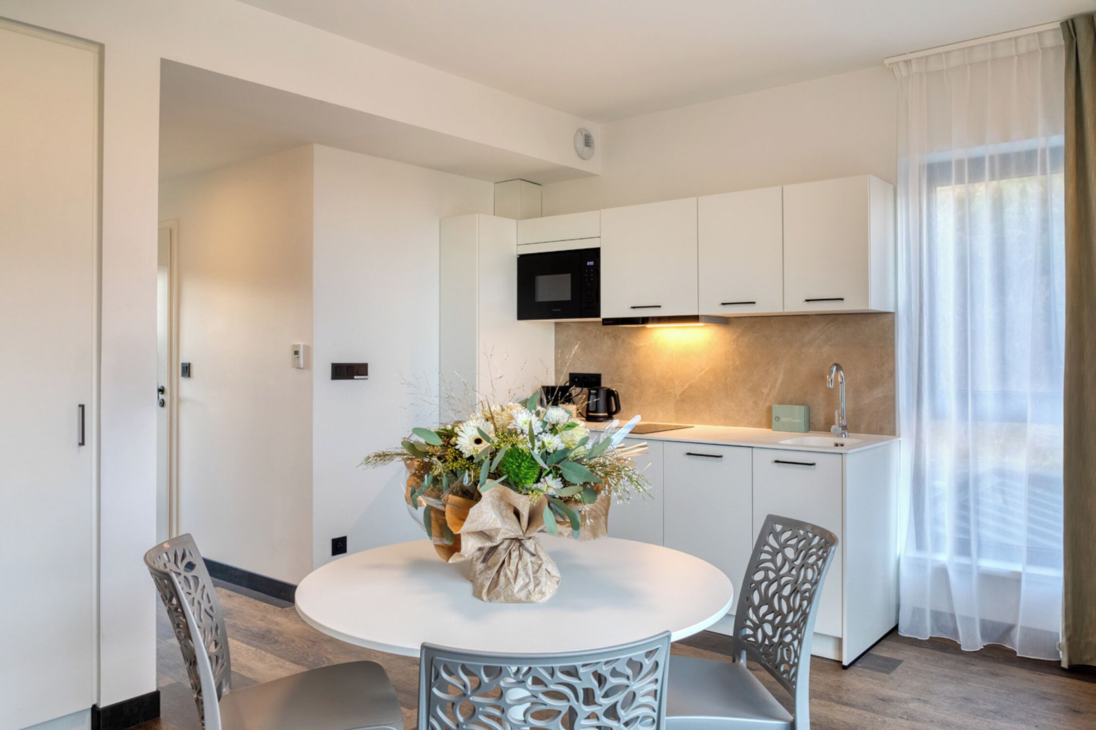 Appartement Terrasse vue plaine d'Alsace | Cocina privada | Frigorífico, microondas, placa de cocina y lavavajillas