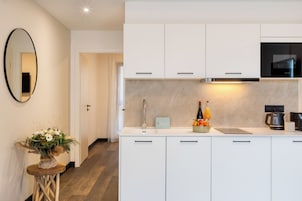 Appartement Terrasse côté village | Cozinha privada | Geladeira, micro-ondas, cooktop, lava-louças