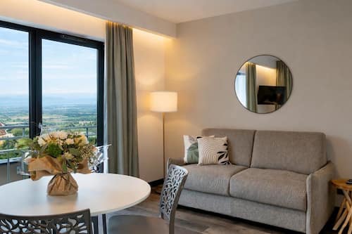 Appartement Terrasse vue plaine d'Alsace | Living area | 43-inch LED TV with digital channels
