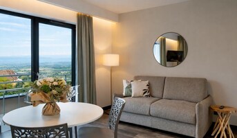 Appartement Terrasse vue plaine d'Alsace | Área de estar | TV LED 43 polegadas com canais digitais