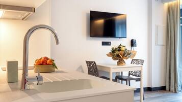 Televisión LED 43 pulgadas con canales de televisión digitales