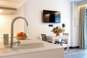 Appartement Balcon vue plaine d'Alsace | Área de estar | TV LED 43 polegadas com canais digitais