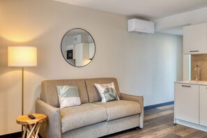 Appartement Balcon vue plaine d'Alsace | Oleskelualue | 43–tuumainen LED-televisio, jossa digitaalikanavat