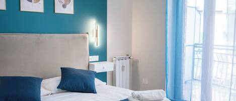 Standard Room | In-room safe, desk, laptop workspace, soundproofing