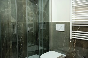 Standard Room | Bathroom | Shower, hair dryer, towels, soap - C&P Luxury Guest House Rome (Rome)