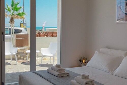 Seafront & private parking