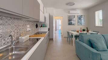 Microonde, forno, piano cottura, lavastoviglie