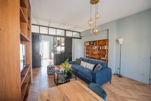 Deluxe Apartment | Living area