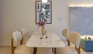 高級公寓 | 房內用餐