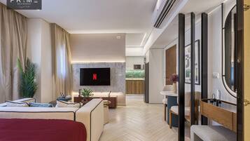 Superior Studio | In-room safe, iron/ironing board, free WiFi