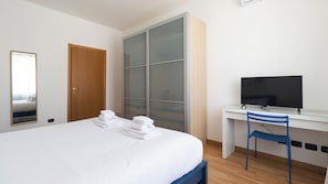 Apartemen (2 Bedrooms) | 2 kamar tidur, meja kerja, dan ruang kerja ramah laptop
