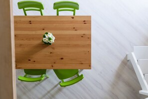Appartement, uitzicht op meer | Luxe beddengoed, donsdekens, een strijkplank/strijkijzer