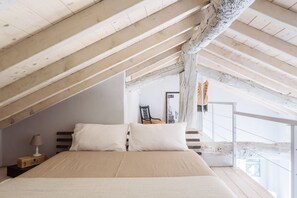 Apartment, Lake View | Premium bedding, down duvets, iron/ironing board, cots/infant beds