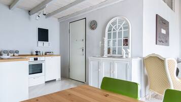 Apartment, Lake View | Premium bedding, down duvets, iron/ironing board, cots/infant beds