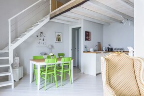 Appartement, vue lac | Salle à manger