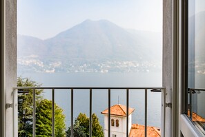 Apartment, Lake View | Premium bedding, down duvets, iron/ironing board, cots/infant beds