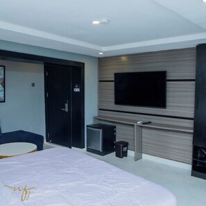 Deluxe Room, Balcony, City View