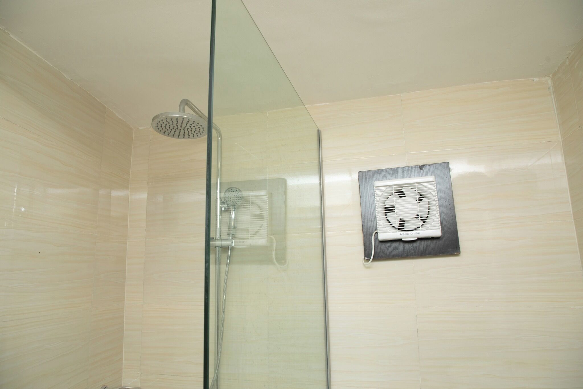 Deluxe-rum - balkong - utsikt mot staden | Badrum | Gratis toalettartiklar, hårtork, handdukar och tvål