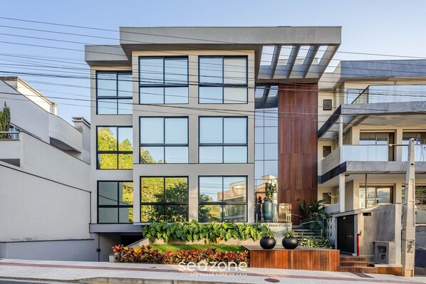 Basic Villa | Exterior