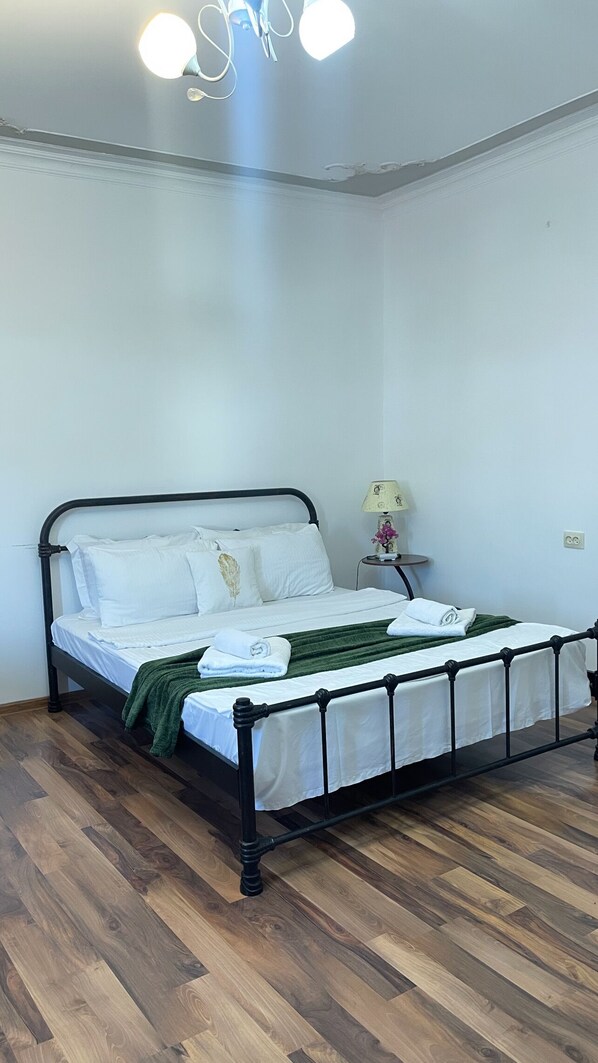 Appartement Confort, balcon, vue jardin | Coin séjour